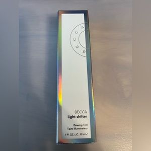 Becca light shifter dewing tint in the shade luminary 1. New in box.